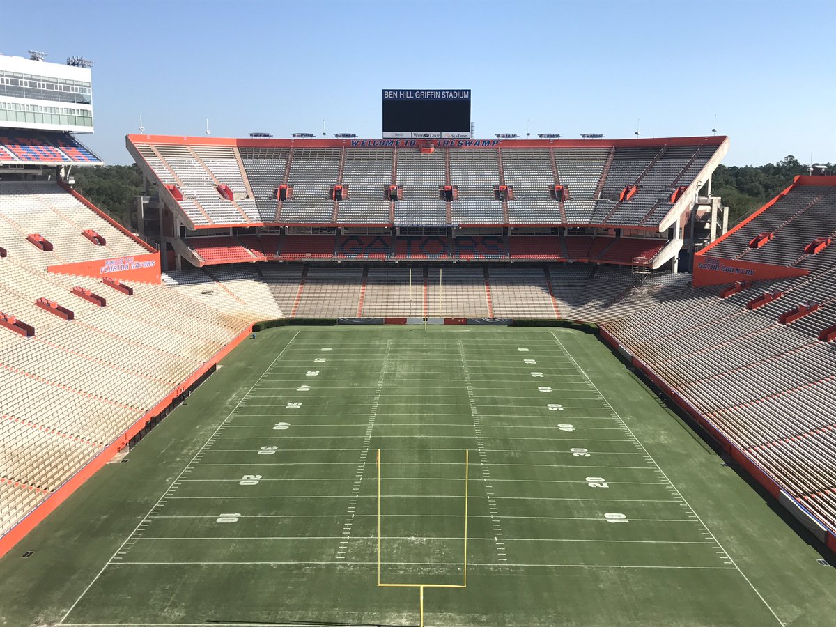 GatorsFB's tweet photo. 🐊🏈 There's no place like #TheSwamp 🐊🏈

#GoGators #FNL2017 💪🙌👀💯 https://t.co/mU5cyRRAGT
