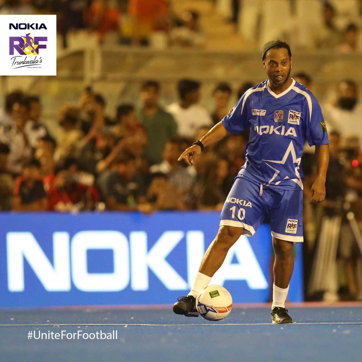 Unite4Football's tweet photo. This moment rules all, Ronaldinho in Karachi!
#UniteForFootball @10Ronaldinho https://t.co/TZBN8q9yb4