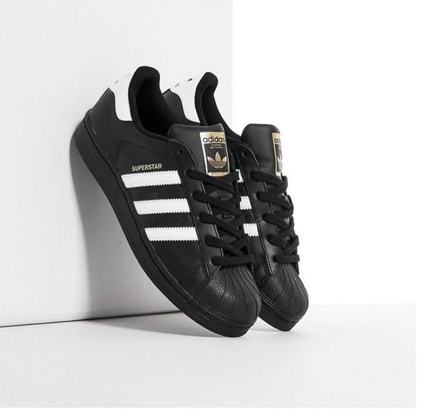 bewok_sneakers's tweet photo. Adidas superstar black white size 40 - 43 bnwb.550k @Indo_Shoesaddle @HujanSneakers @KangTigaStripes @kick_class https://t.co/dAKzbcDVqq