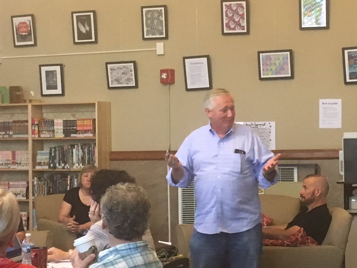 LNSTEMAC's tweet image. Leading our team to flesh out our vision as a story. @tchilders employing ideas learned at #KCSPI17 #applylearning