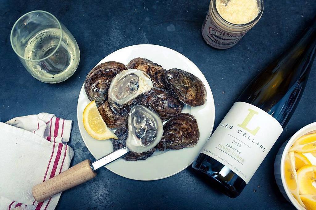 liebcellars's tweet image. Another #LiebandLocal suggestion: Pick up some sweet, briny oysters from @northforkoysters in Greenport and pair them with a bottle of our …