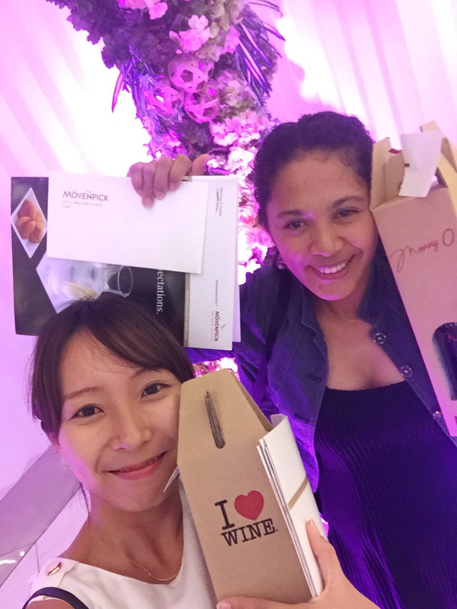 CebuWedding84's tweet photo. セブ中のウェディングコーディネーターが集まる #makingmomentstogether パーティーに参加。with リシェル。 ラッフルやらゲームやらで3回表彰されるというラッキーな #blesscebu でした😄 #movenpick https://t.co/AzWImnZuFP