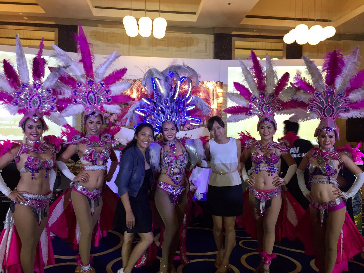 CebuWedding84's tweet photo. セブ中のウェディングコーディネーターが集まる #makingmomentstogether パーティーに参加。with リシェル。 ラッフルやらゲームやらで3回表彰されるというラッキーな #blesscebu でした😄 #movenpick https://t.co/AzWImnZuFP