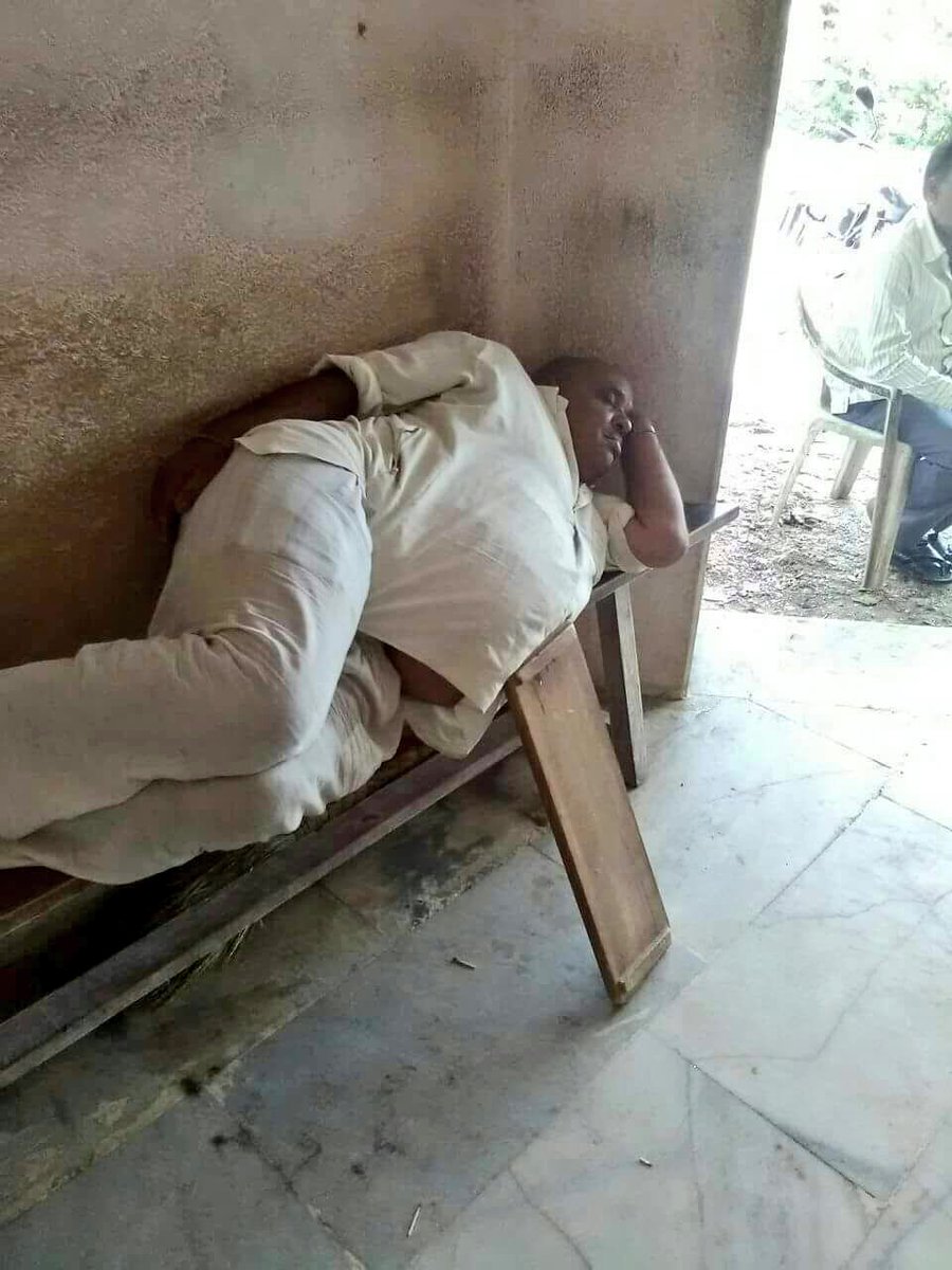 ये सहारा जो न हो तो परेशान हो जाएँ,
मुश्किलें जान ही ले लें अगर आसान हो जाएँ
-राहत इन्दौरी