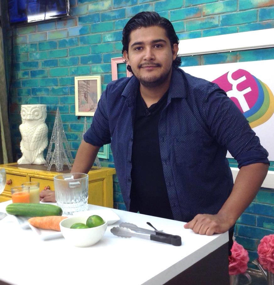 MatutinoXpress's tweet photo. Francis Cruz, Jennifer Nemecek y Ulises Gudiel nos presentan #1000Cheladas para las #1000Casas en Frank&amp;Fre https://t.co/z6GdfgGQ5O https://t.co/U6DNVycRA6