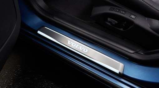 VolvoUmhlanga's tweet photo. Illuminated front sill markings will make the perfect touch to your Volvo! LED lighting gives the threshold area a sporty and elegant look. https://t.co/VDBRC53cM4