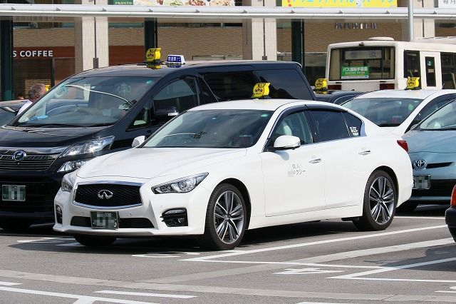 やんたけ 今日のタクシー 富山のスカイラインの個タク 富山は個人タクシーが面白い 隣のベルファイアも何気にスゴい