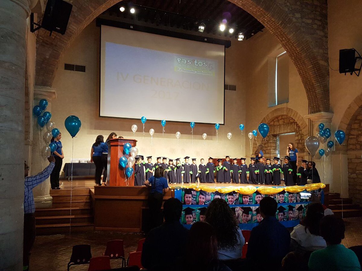 ddelarosadeluna's tweet photo. Graduacion #pasitosinteractivos #guarderia #ivgeneracion2017 felices por estos niños q terminan una etapa importante en su vida!! https://t.co/QsrDJeMOxk