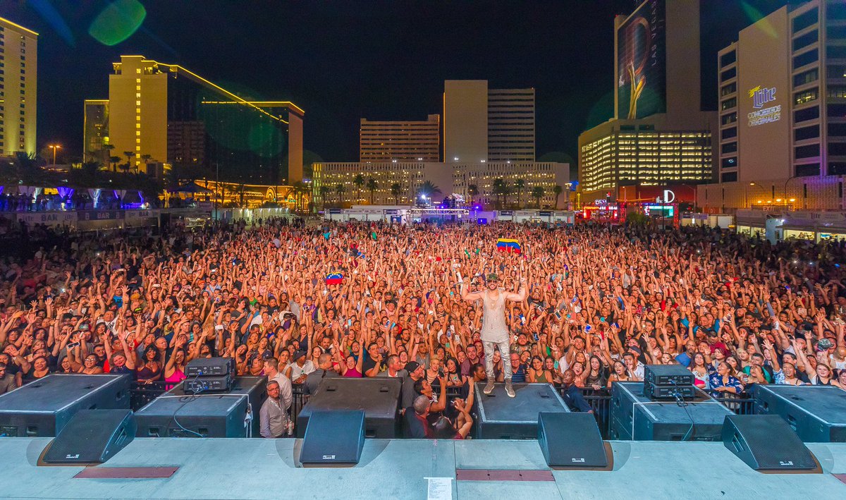 TeamYandel's tweet photo. @yandeloficial #LasVegas @MillerLite #EsMillerTime #Yandel #Update #SoyUnDuro https://t.co/HfTRsrZ2fB
