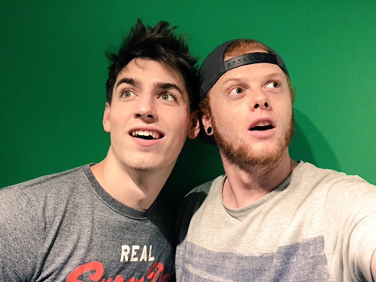 Currice's tweet photo. Os dejamos esta foto en chroma para que pongáis el fondo que querais! Que comiencen los memes! https://t.co/g1E6TpLJEt