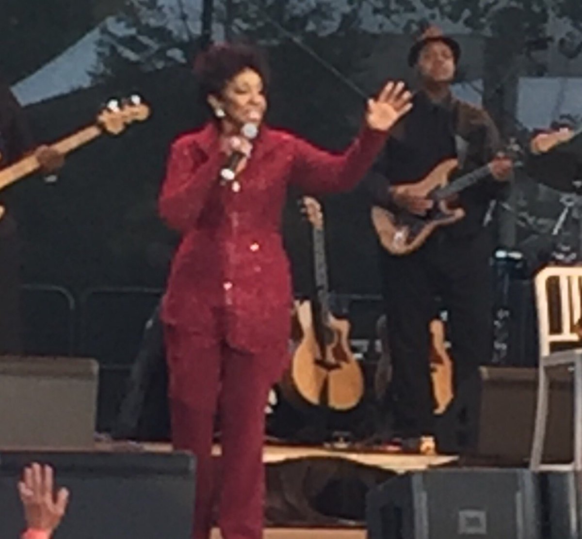 VickiShamp's tweet photo. @MsGladysKnight thank you for your beautiful concert last eve in Marysville WA. @ the Tulalip casino. Your a beautiful classy lady!! https://t.co/aebDF2wyyt