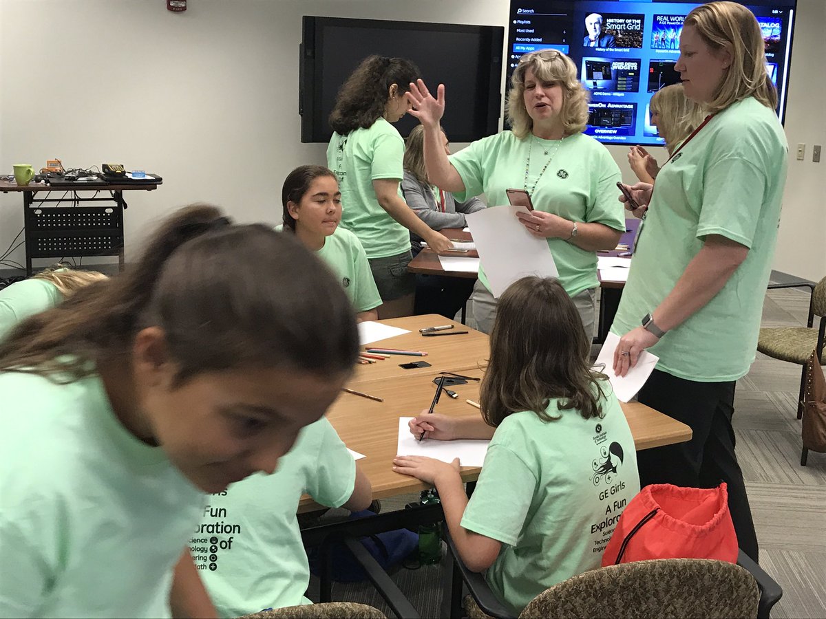 GEGirlsFIT's tweet photo. Girls Who Code and learning User Experience Design with our @GE_Power team, on this final day.
#GEGirls #STEMsummer #GEGirlsFIT @stonemms https://t.co/UfKsgHg5Pp