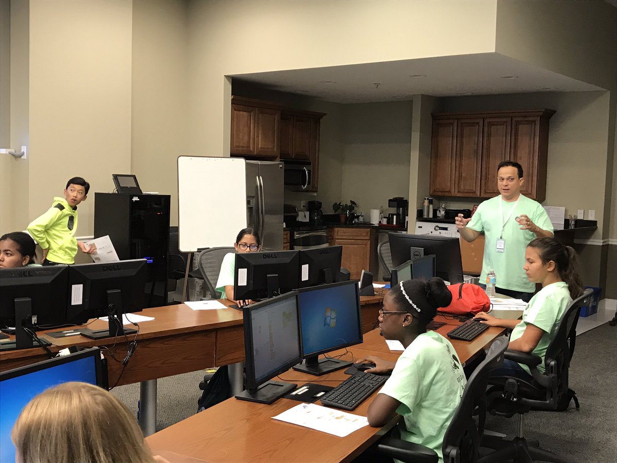 GEGirlsFIT's tweet photo. Girls Who Code and learning User Experience Design with our @GE_Power team, on this final day.
#GEGirls #STEMsummer #GEGirlsFIT @stonemms https://t.co/UfKsgHg5Pp