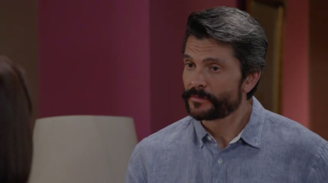MarceCordobaFc's tweet photo. Hortensia va a buscar a Julio para que se vaya momentaneamente a vivir con ella. #EnamorandomeDeRamon #Capitulo108 https://t.co/Fu5637VKgf