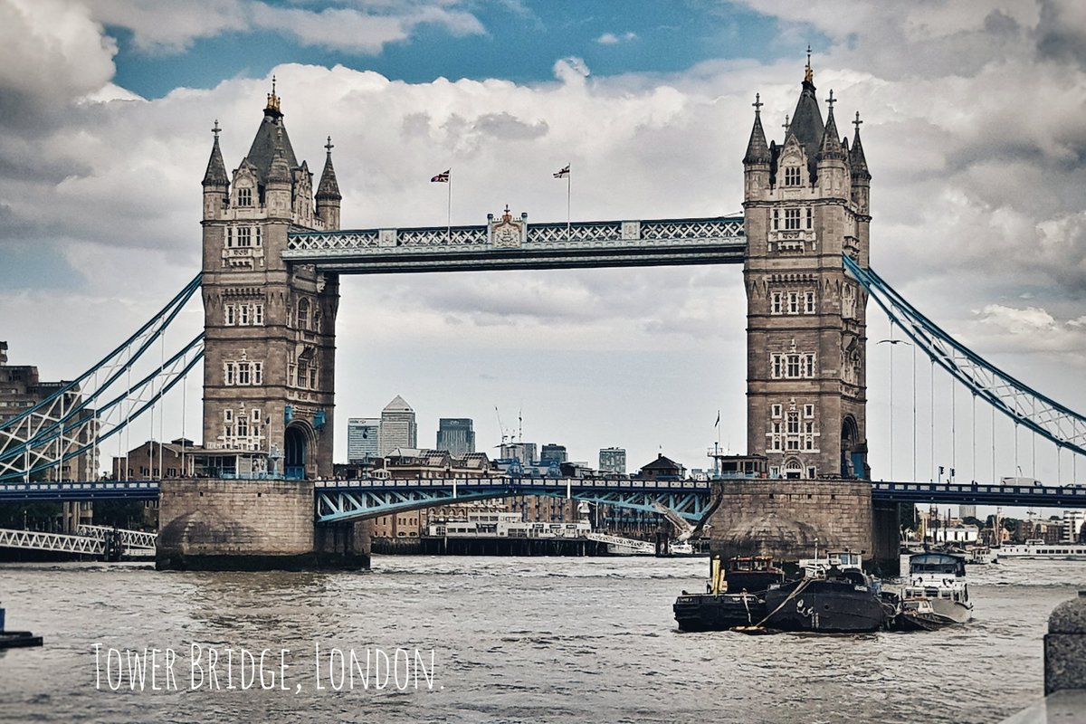 KIKANINAC's tweet photo. Je suis à Londres ! 🔥👊😁 https://t.co/akJ4Zj98Ga