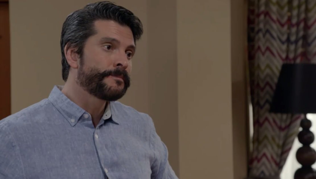 MarceCordobaFc's tweet photo. Julio se enoja con Juana por contestar su telefono. #EnamorandomeDeRamon #Capitulo108 https://t.co/dvzxMWhkNh