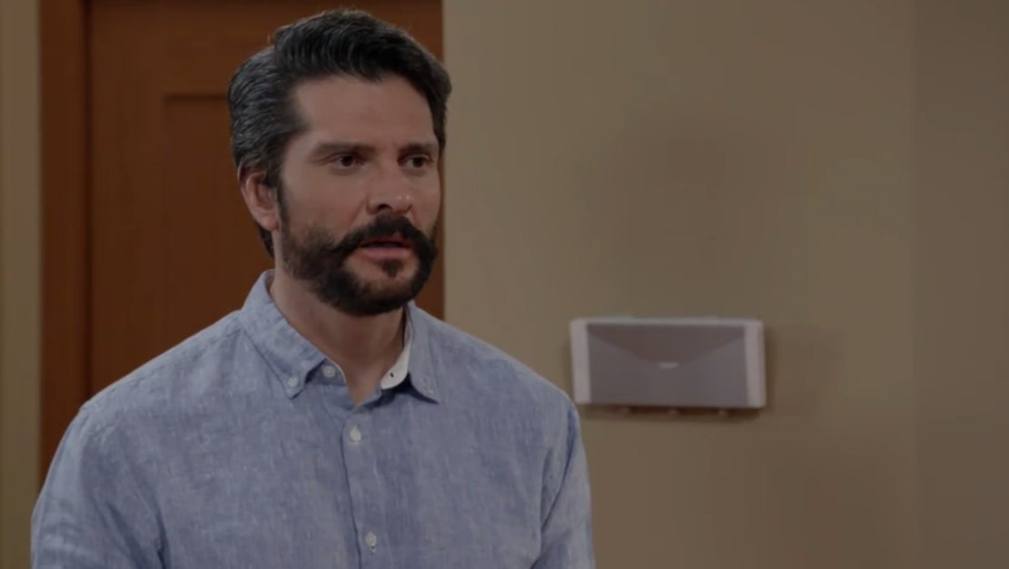 MarceCordobaFc's tweet photo. Julio se enoja con Juana por contestar su telefono. #EnamorandomeDeRamon #Capitulo108 https://t.co/dvzxMWhkNh