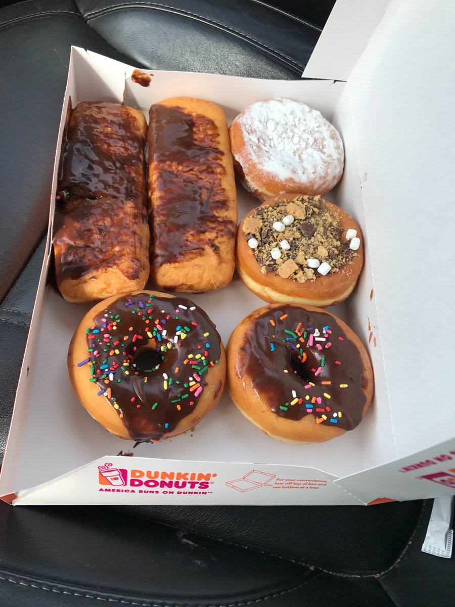 kaaarlibaker's tweet photo. @DunkinDonuts what are those?!?? #donutfail #disappointing #dunkindonuts https://t.co/uYzvi9aT69