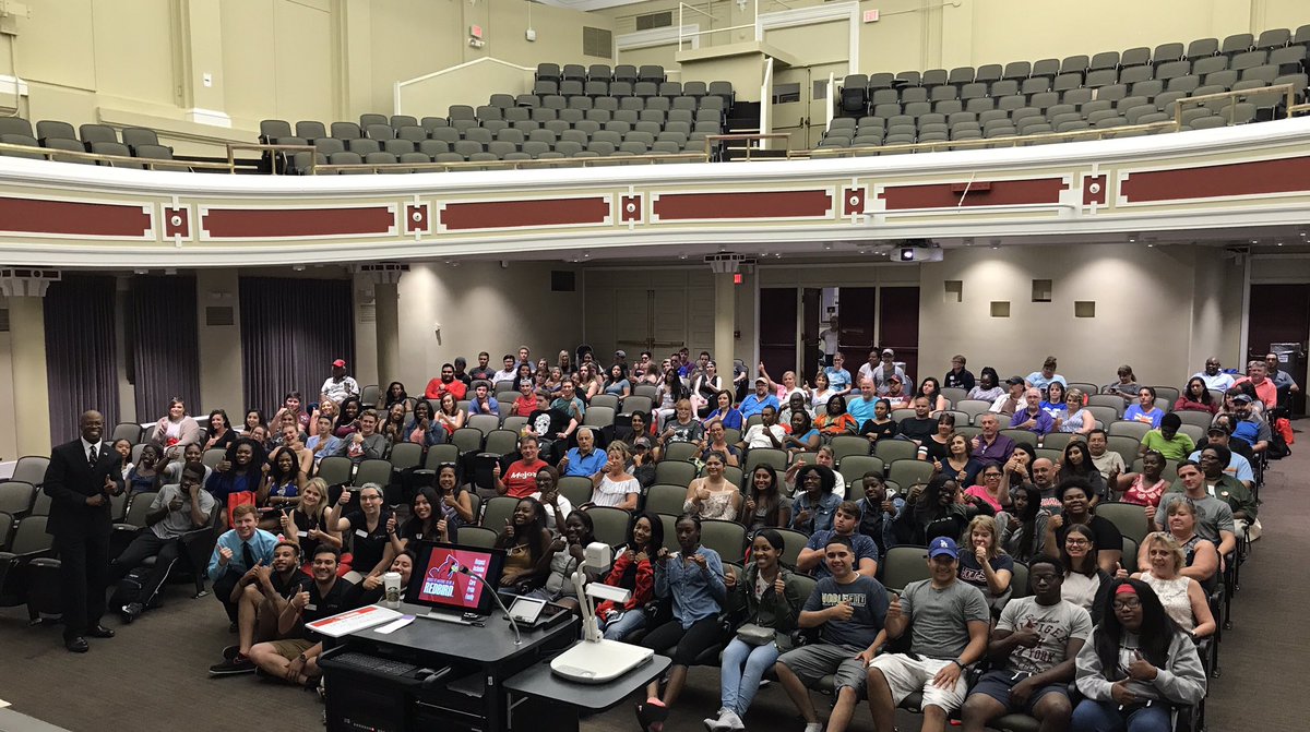 Redbird_Life's tweet photo. That's a wrap for the #ISUPreview #RedbirdCommunity session with @LevesterJohnson! Welcome to @IllinoisStateU Redbirds! #YourRedbirdLife https://t.co/jmPuAdXGVu