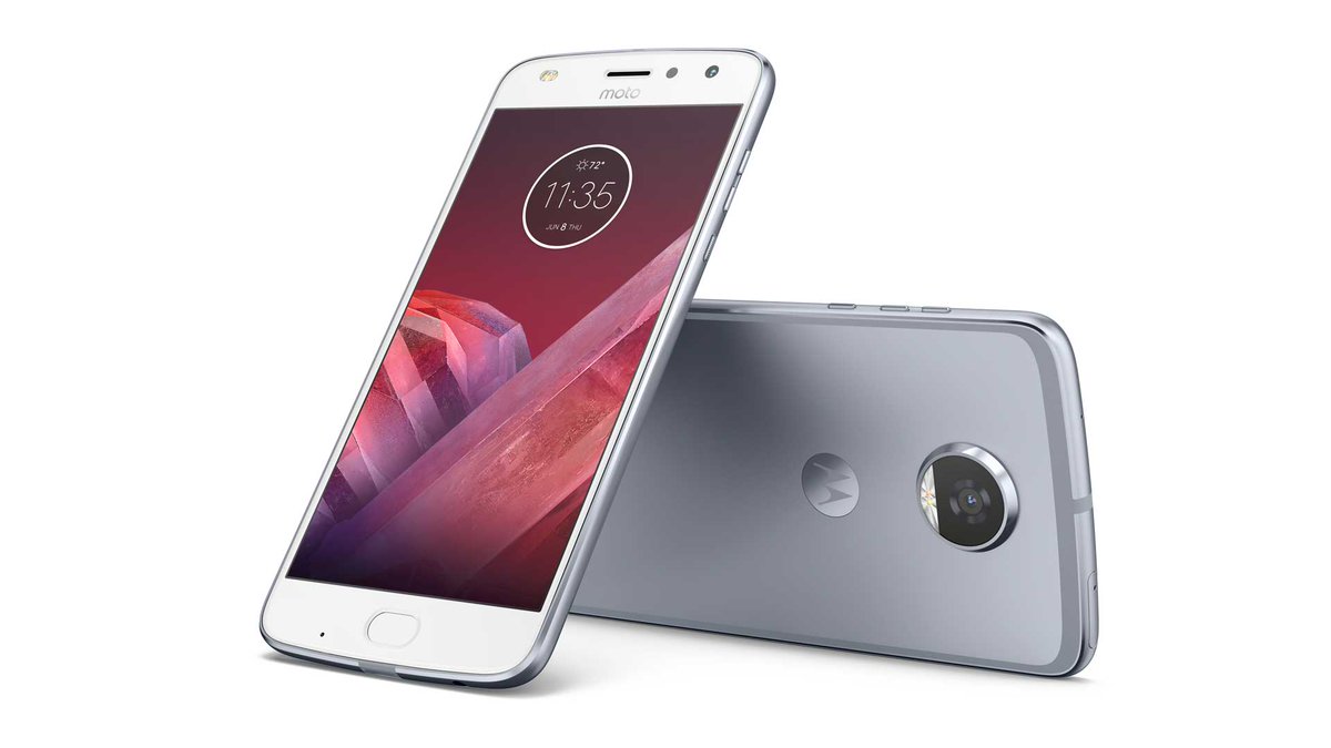 TheDigeon's tweet photo. In prova Moto Z2 Play con i Moto Mods. Messo alla frusta l'ultimo smartphone @MotorolaITA. Il test completo su https://t.co/sGeHAdIIqL https://t.co/BEJZEK3DqP