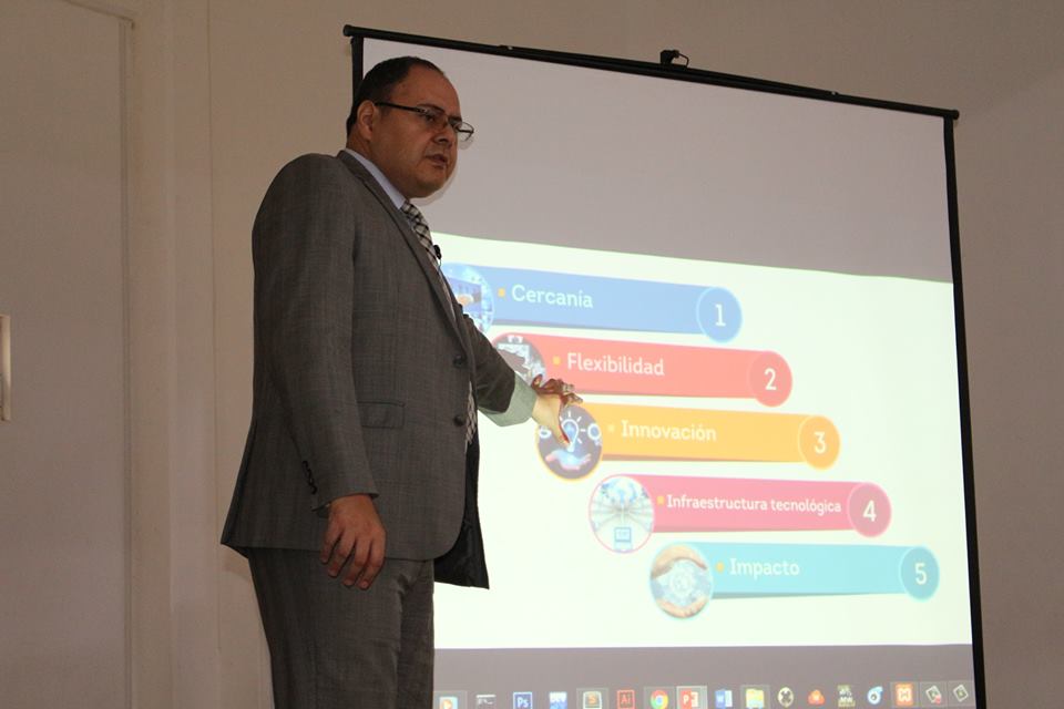 CIBETICUTC's tweet photo. Dr. Angel Mauricio Mokarzel Alba, presentando la conferencia Magistral: UVEG: Transformando sueños a través de las tecnologías.
#CIBETIC2017 https://t.co/WjiJL7qw3C