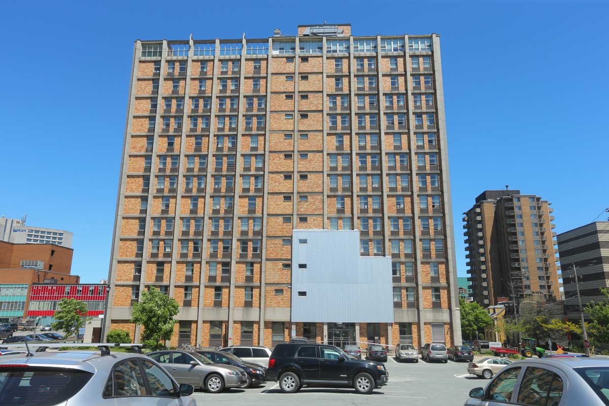 DalResidence's tweet photo. #GerardHall has amazing views of #Halifax! Single & double rooms, 24/7 front desk & games lounge! Apply now: https://t.co/tNjX3aCCM3 https://t.co/L3H3CsPhaV