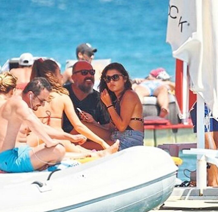 HandeErcelNeews's tweet photo. #HandeErçel Denizkızı😍 Yeni! https://t.co/KaNI8gdk3B