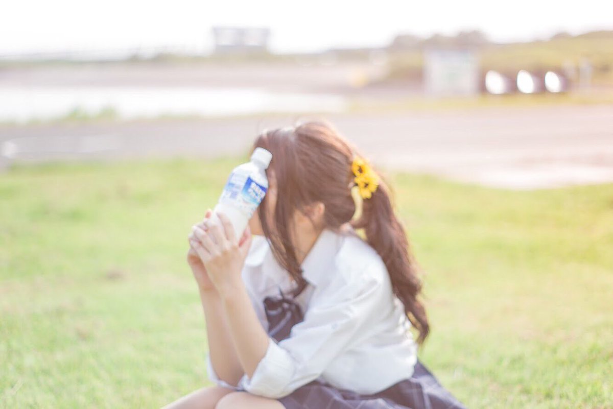 1838Amachu's tweet photo. 思いつきで撮りに行った写真🌻
気づいたらいろんな角度にいるゆかと笑いながら撮ってるのが楽しい🙄 https://t.co/56oVAHC8om