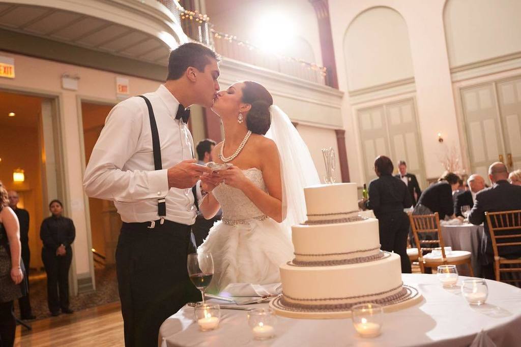 GermaniaPlace's tweet photo. Young love!  Here's Julie &amp; Dan cutting their wedding cake! Catering by @KenmareCatering. ⠀
⠀
#recipe #Chicago #IL… https://t.co/QKs1LgTMaF https://t.co/8TouDGVoyD