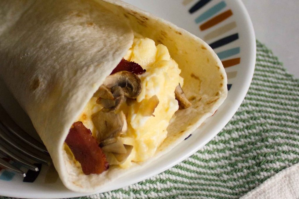ISayNomato's tweet photo. Start your day off right and #WakeUpToYellow with your local egg farmers and this Breakfast Egg Wrap! https://t.co/IeYGdyP5OJ #sponsored https://t.co/Tqktruypsh