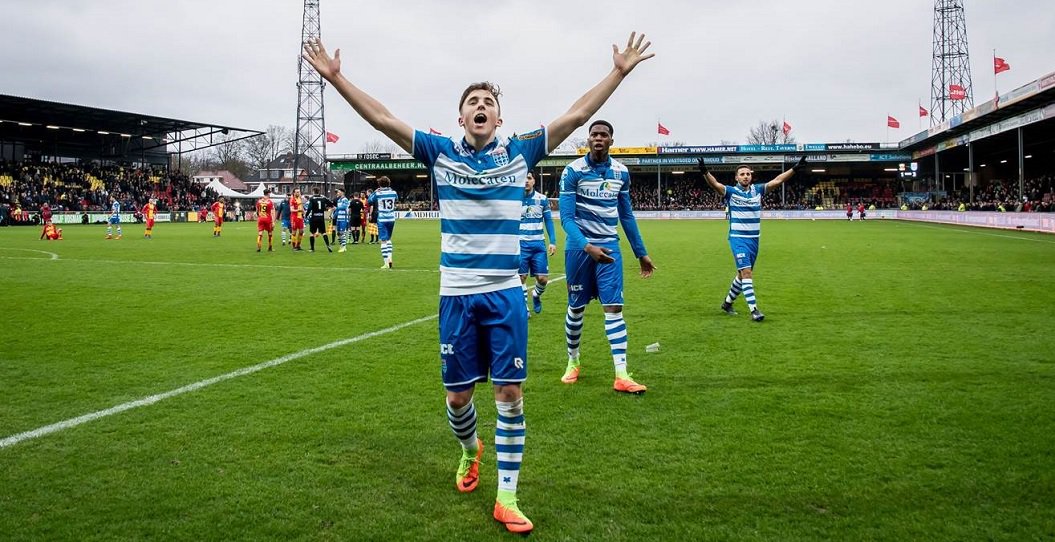 PECZwolle's tweet photo. Ryan Thomas langer in Zwolse dienst! Middenvelder tot medio 2019 onder contract. Alle info en interview: https://t.co/ZRcAXB2N78 #peczwolle https://t.co/ThrSx2oioh