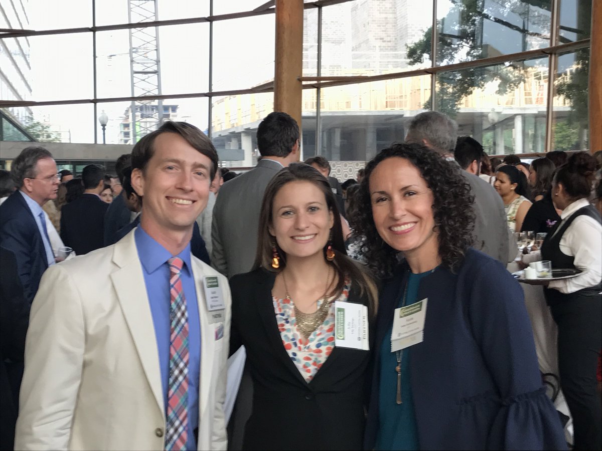 HITTContracting's tweet photo. Cheers to @USGBCNCR for a fantastic evening at Midsummer Night's Green celebrating leaders and volunteers! https://t.co/vzUxt5ECHc