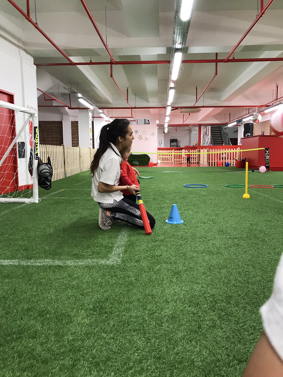 kinder_active's tweet photo. Rounders to start our Friday morning #sport #preschool #nursery #Bournemouth #dorset #children @ukactive https://t.co/2VrnZZeCkr
