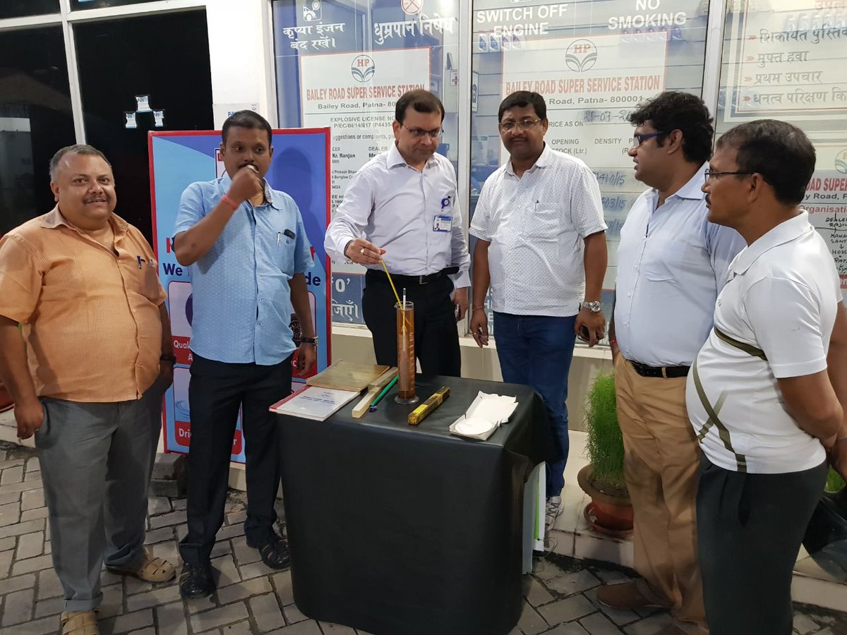 HPCL_NCZ's tweet photo. एच॰पी॰ है जहाँ, भरोसा है वहाँ - CRM - Patna alongwith  Legal Meterology offcial creating awareness among customer @Bailey Road SS , Patna https://t.co/I41OqomXEW
