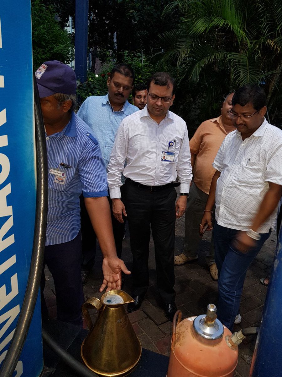 HPCL_NCZ's tweet photo. एच॰पी॰ है जहाँ, भरोसा है वहाँ - CRM - Patna alongwith  Legal Meterology offcial creating awareness among customer @Bailey Road SS , Patna https://t.co/I41OqomXEW