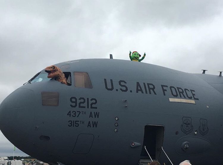 RALPHTHEREX's tweet photo. Little arms, big plane https://t.co/ZGmttdRnqI