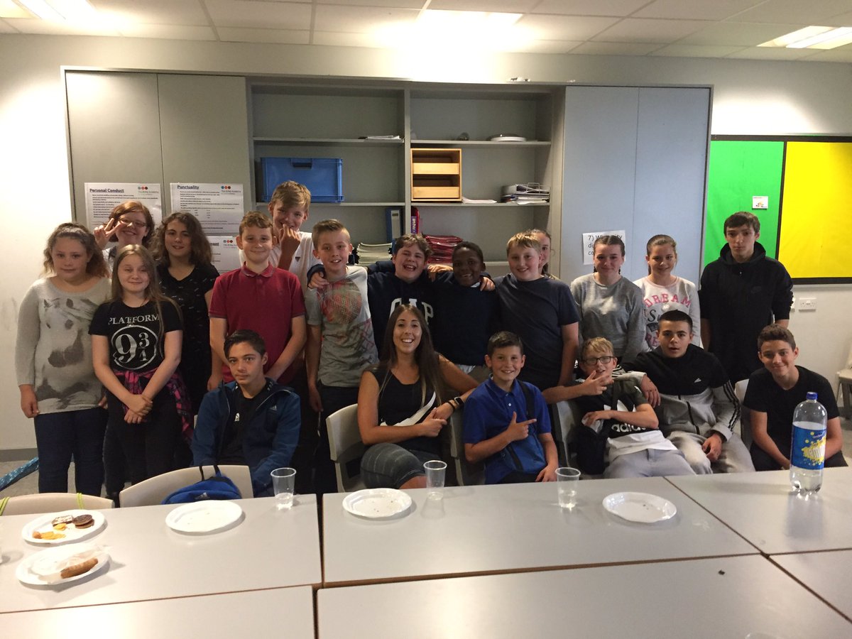 MissDenmanPE's tweet image. Had the most fabulous year with my amazing form class Mighty Mellor 6 🙌🏻 #formclass #lastday #newforms