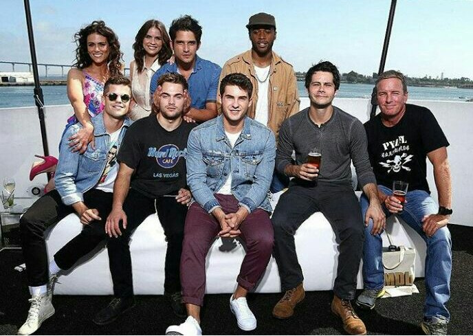 TheBansheesArg's tweet photo. BEST CAST EVER! (Faltan los bebos de Holland,Crystal,Hoechlin,Ian,Jr, Colton y Max) 💕💕💕💕 https://t.co/sgs5D6h7A3