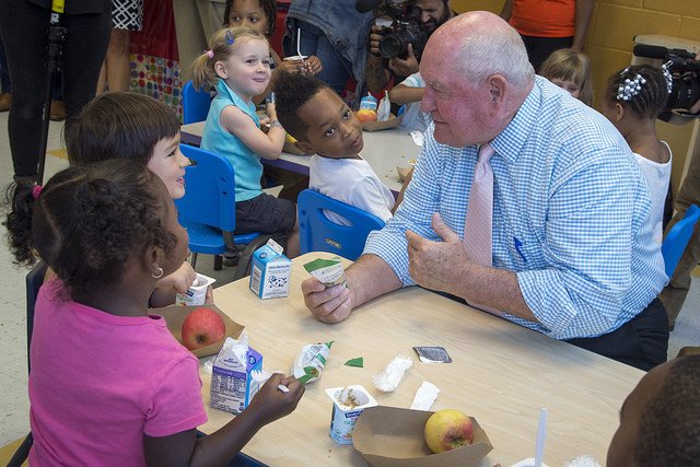NRPA_news's tweet photo. Yesterday we were joined by @SecretarySonny at Turkey Thicket Rec Center to discuss parks &amp; rec's role in providing kids with summer meals. https://t.co/aoHW8whdGZ