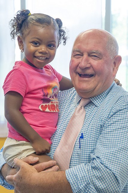 NRPA_news's tweet photo. Yesterday we were joined by @SecretarySonny at Turkey Thicket Rec Center to discuss parks &amp; rec's role in providing kids with summer meals. https://t.co/aoHW8whdGZ