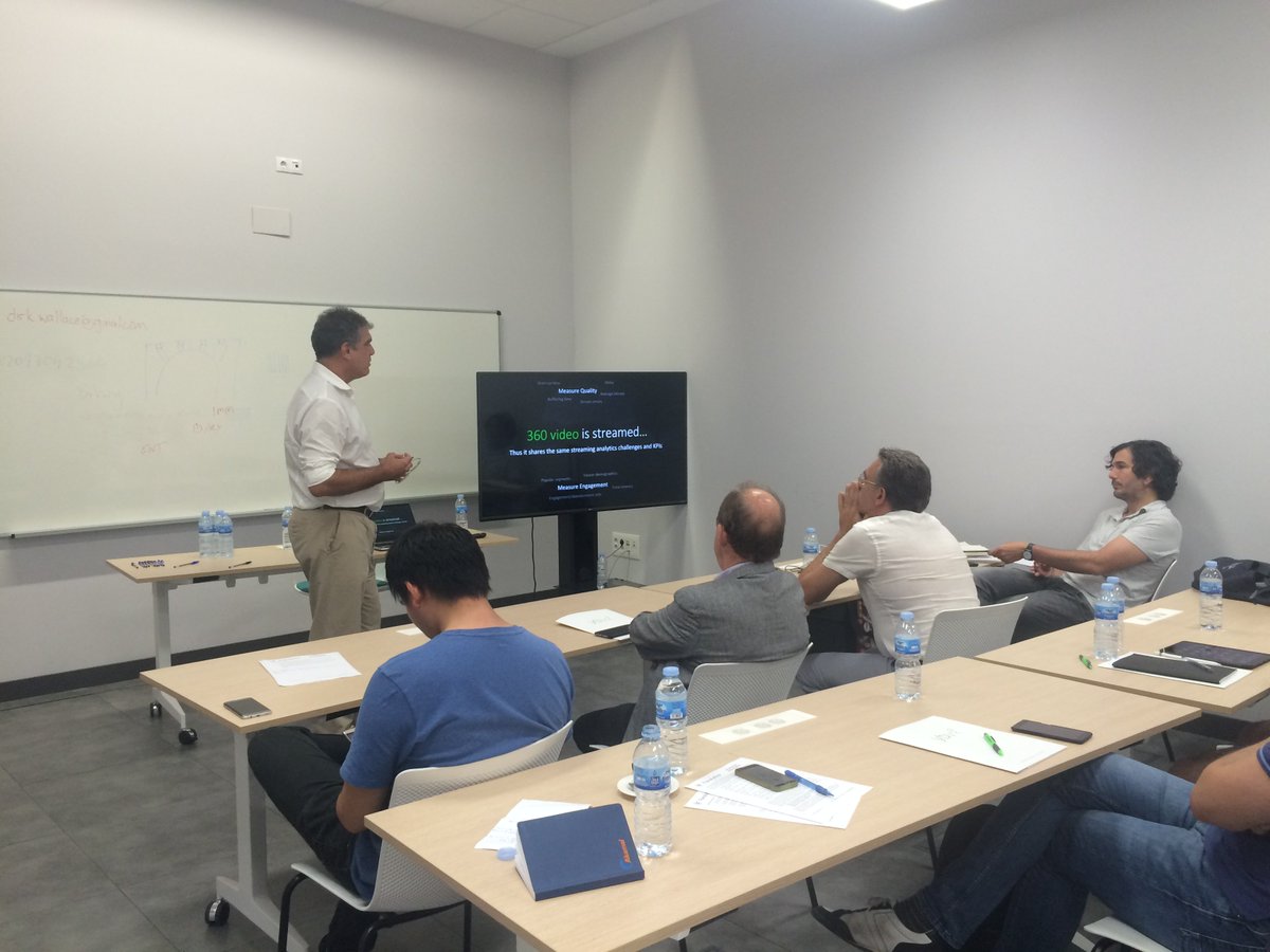 MedinaMediaTV's tweet photo. Cerramos el curso sobre realidad virtual con la intervención de Constantino Villar @YerbaBuenaVR grandes profesionales en el #ORV17 https://t.co/xLKAIuAsSy