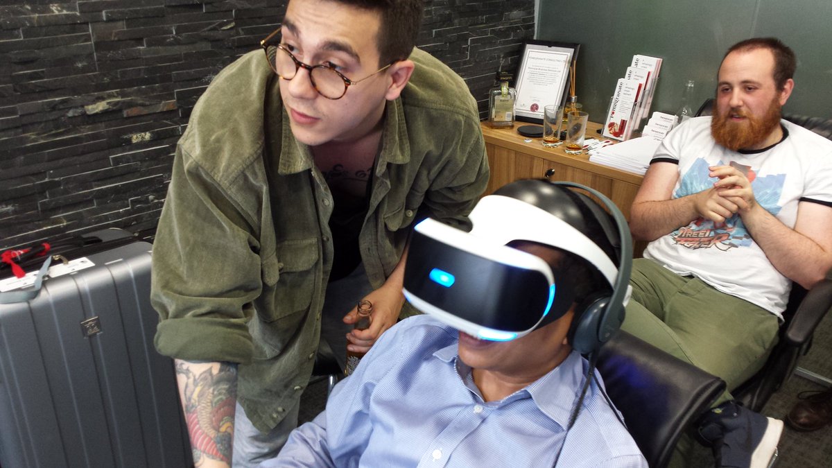 Pomegranatecons's tweet photo. Our Director @AMPomegranate putting his #gaming skills to the test trying @TheLostBearGame from our clients @OddBugStudio #psvr #PS4 #VR https://t.co/eWFd7STnwP