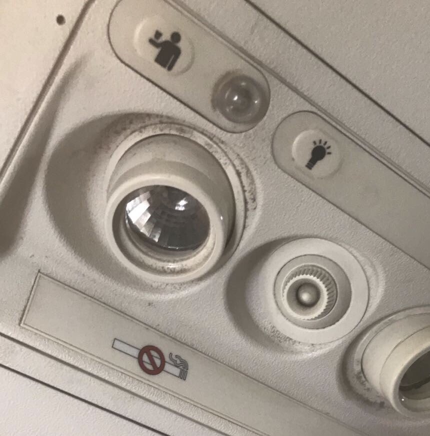 riffraffkeys's tweet photo. @AmericanAir 😳 https://t.co/XhvxZQzvh8