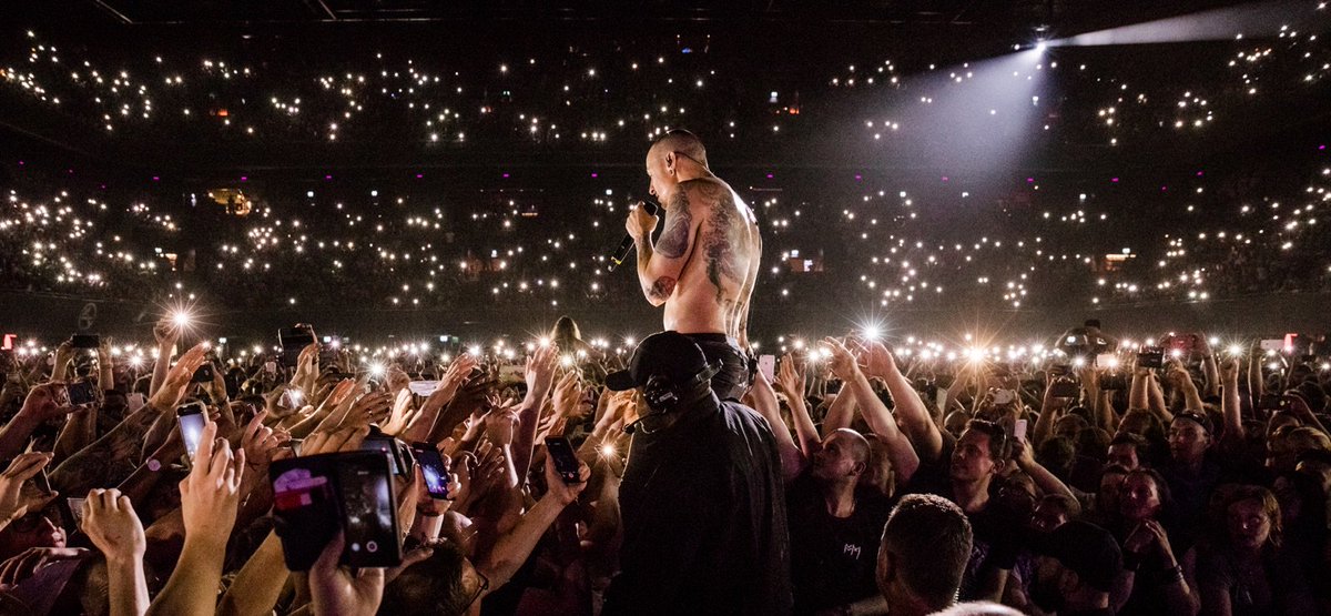 SaveChildrenPE's tweet photo. Lamentamos mucho el fallecimiento de @ChesterBe😢 él junto a @linkinpark, @MusicForRelief y @MoveConcertsPE apoyaron la #Emergencia en #Perú https://t.co/JwKk4QaC27