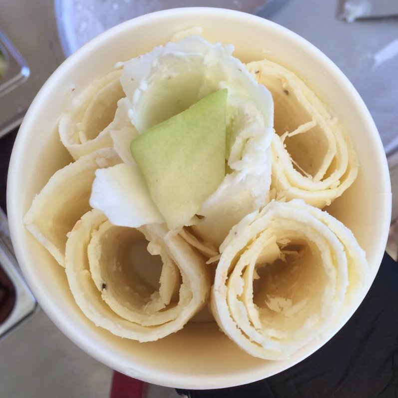 HappyRentDE's tweet photo. Bei uns könnt ihr jetzt Rolled Ice Cream für euer Event mieten. Kennt ihr die leckere gerollte Eiscreme noch nicht? Dann aber los 😬 https://t.co/8rdHddxBqZ