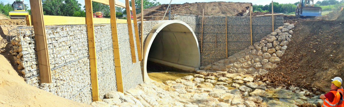 Maccaferri_FR's tweet photo. Mise en œuvre de notre #Terramesh minéral associé à une #Paragrid à Montagnac (34) #engineeringabettersolution https://t.co/MrrhprXMFS https://t.co/suhUDwJxPn