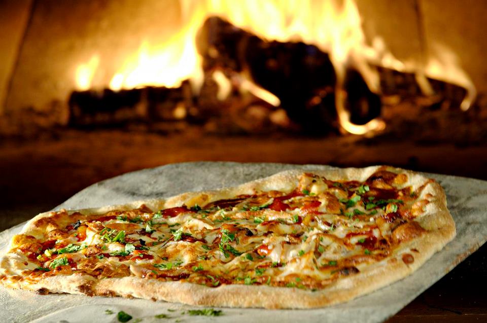 RoaringForkAZ's tweet image. Rotisserie Chicken Flatbread with basil pesto, roasted Chiles, tomatoes and topped with Pepper Jack Cheese #flatbread #chickenflatbread