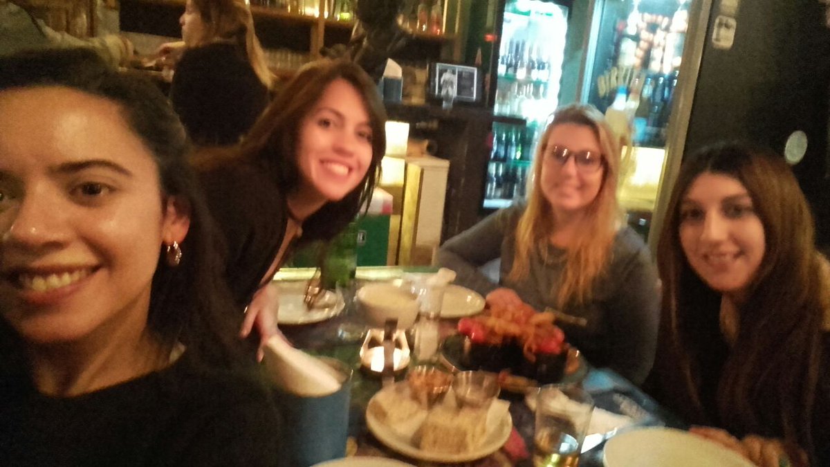 _flabarros's tweet photo. Festejando con @mcele https://t.co/FuQQ35bhDF