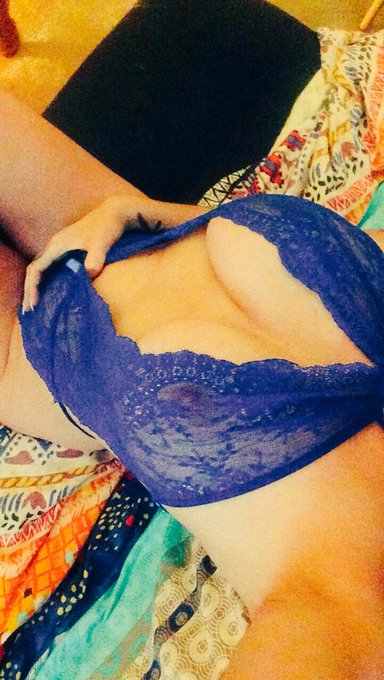 Happy Friday!!!! Online all day! https://t.co/zLmHaDLZO9 xoxoxo https://t.co/RNfecGgyKe