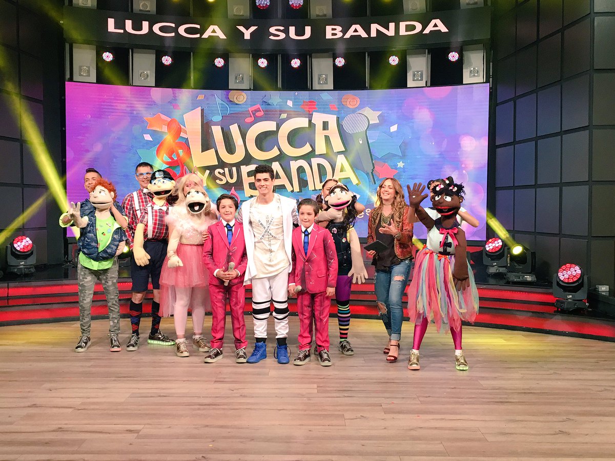 programa_hoy's tweet photo. #EstoyPuestoPara disfrutar de @LuccaYsuBanda ¡Ya están al aire no te los puedes perder! 😍 https://t.co/pKIsezCX3M